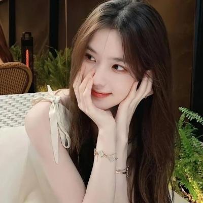 音乐节目导师被曝决赛夜爆冷，前后半年发布会舞台画面流出